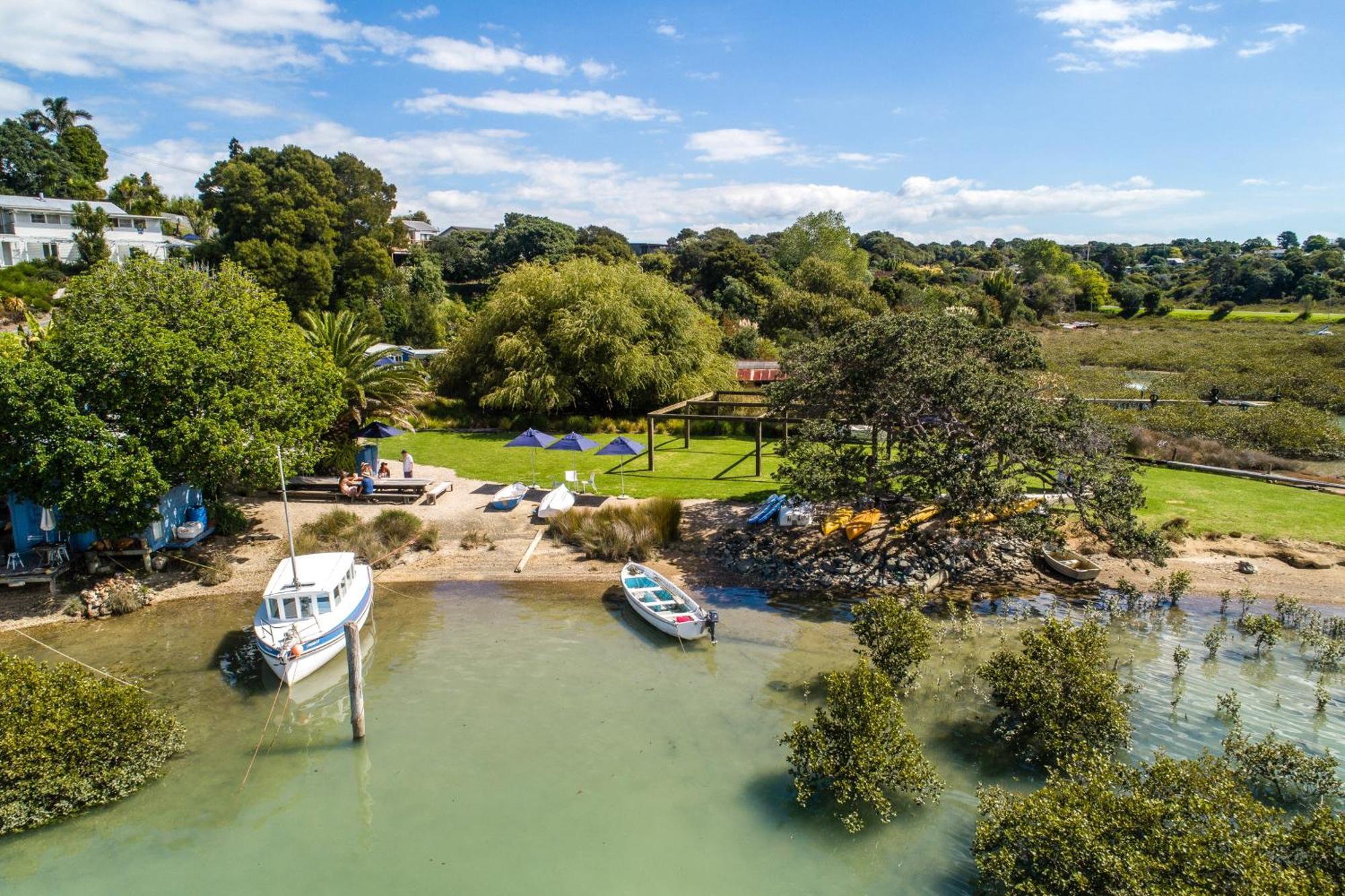 Boatsheds On The Bay, Waiheke Island Apartman Ostend Kültér fotó